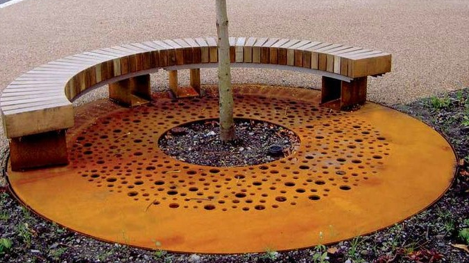 Photo of a completed EDS tree trunk surround