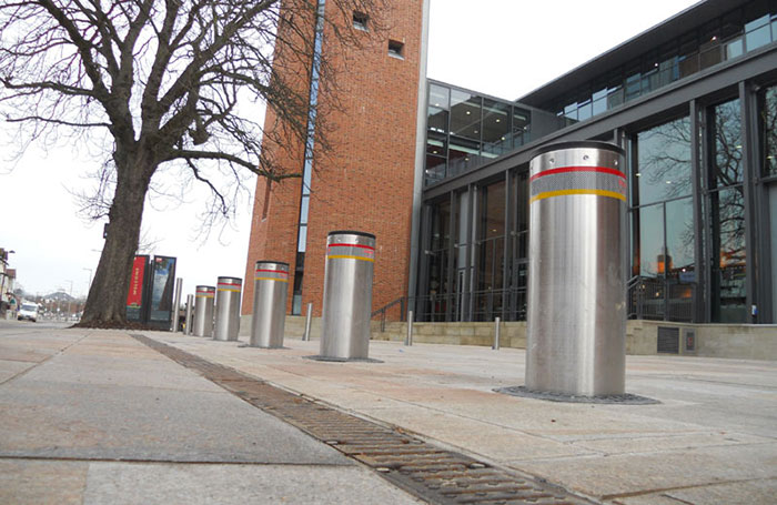 Stainless steel automatic rising bollards