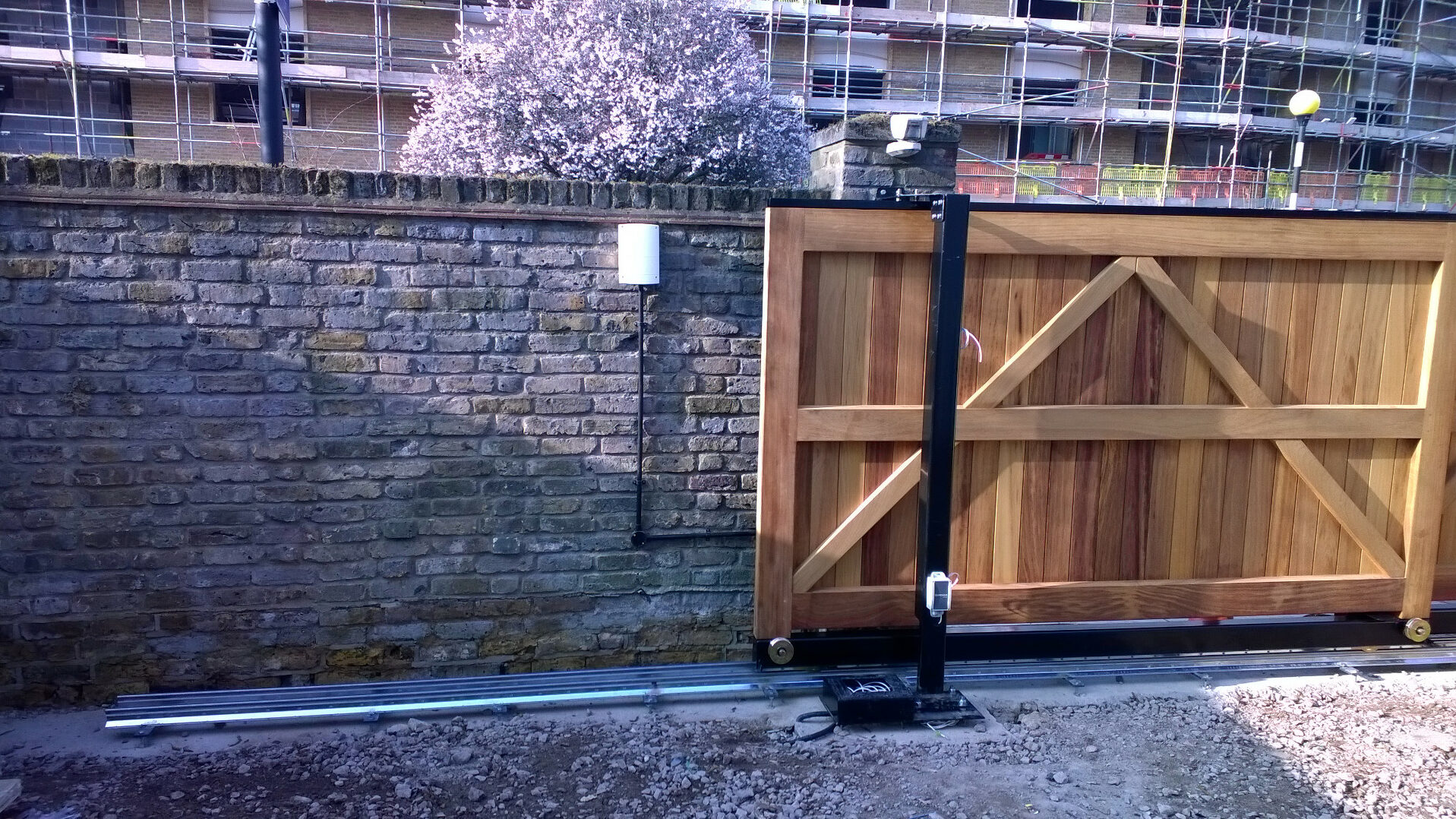 Automatic sliding wooden gate