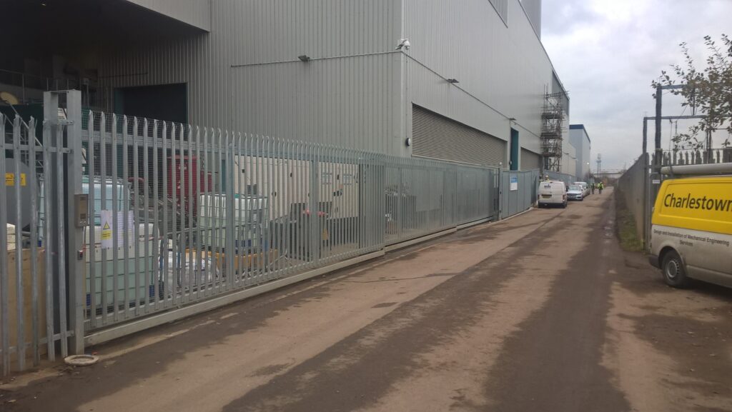 Telescopic commercial gate