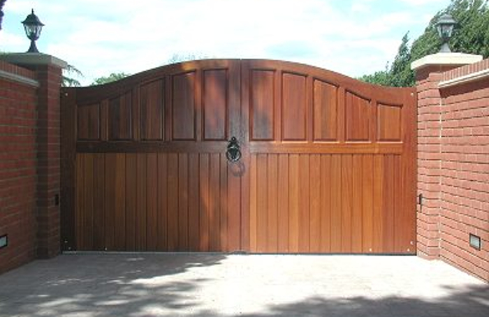 Automatic wooden sliding gate