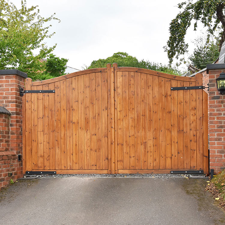 Automatic wooden gates