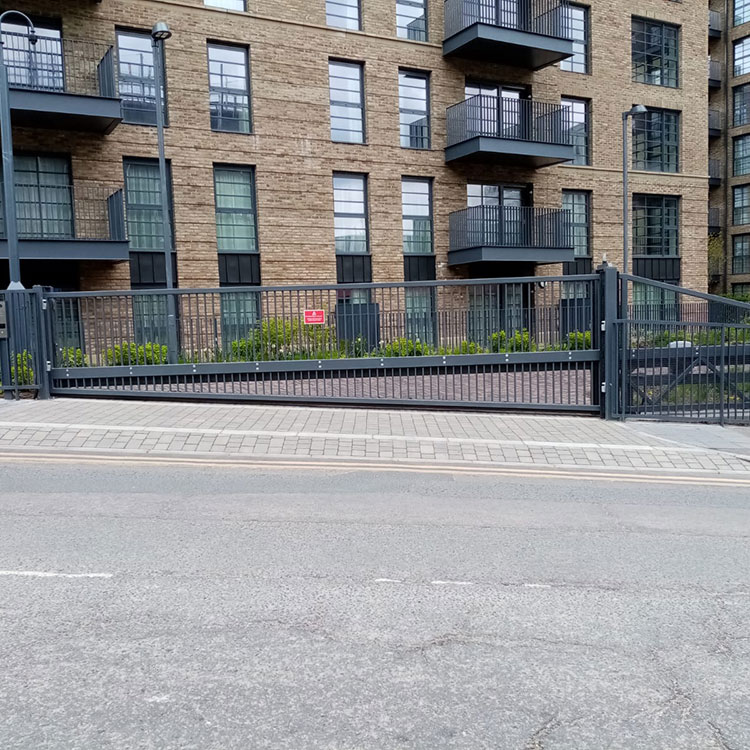 Closed automatic sliding gate installed on a slope