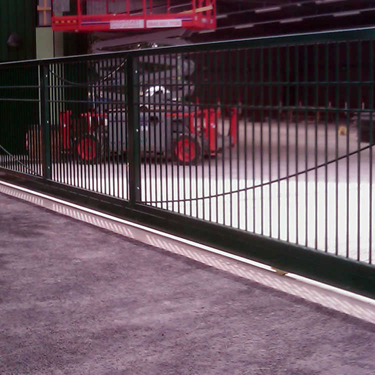 Automatic commercial sliding gates